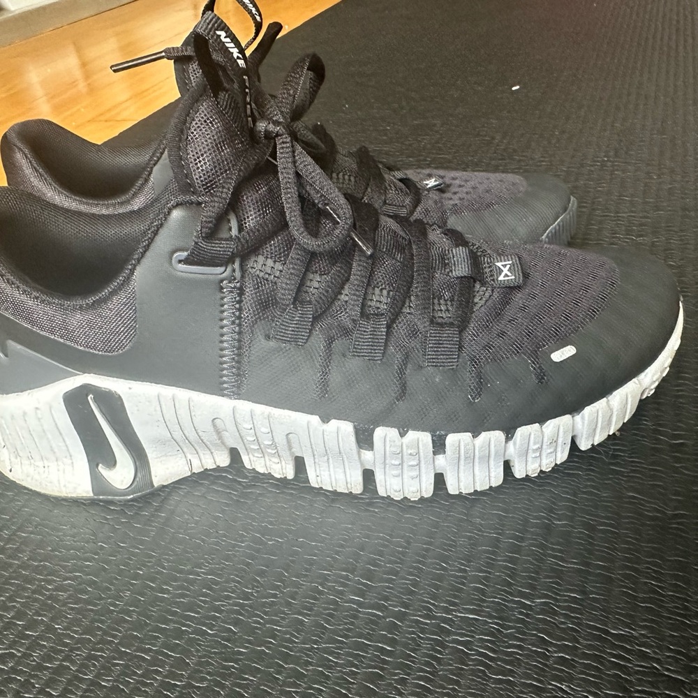 Nike woman’s gym shoes 7.5